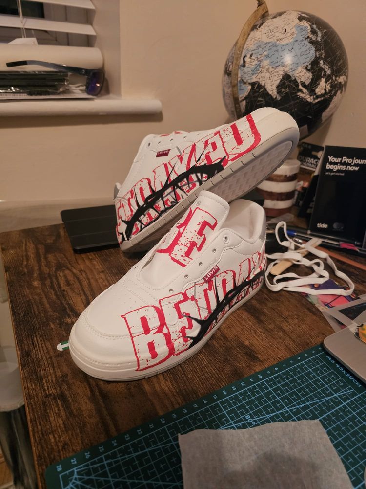 Levi'S White Sneakers With Red Graffiti Text 2